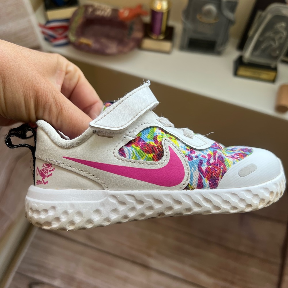 Nike Floral Tennis Shoes 8C